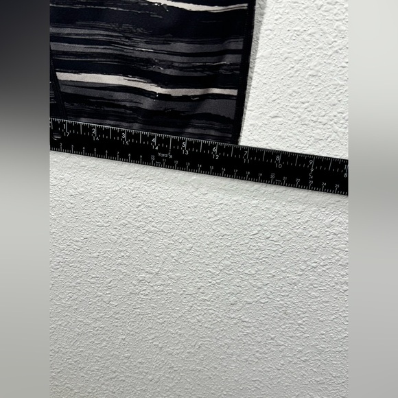 Betsy Johnson Performance Capri Leggings XL Black/Gray Mid Rise - Picture 3 of 7